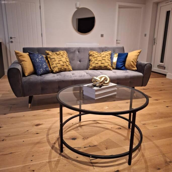 At Highgrove - Private Garden & Parking